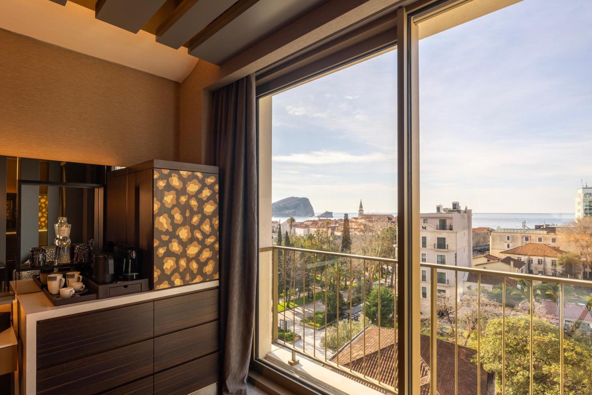 Merit Starlit Hotel & Residences Budva Buitenkant foto